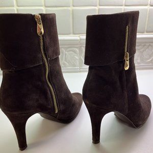 Tahari "Gabe" brown suede boots